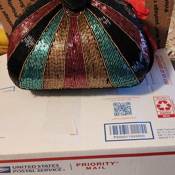 Bob Mackie Vintage Beaded shoulder bag. - Picture 7 of 7